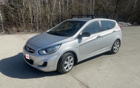 Hyundai Solaris II рестайлинг, 2011 год, 800 000 рублей, 1 фотография