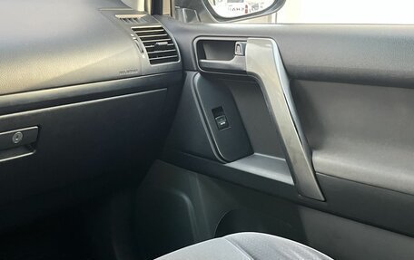 Toyota Land Cruiser Prado 150 рестайлинг 2, 2010 год, 2 420 000 рублей, 15 фотография