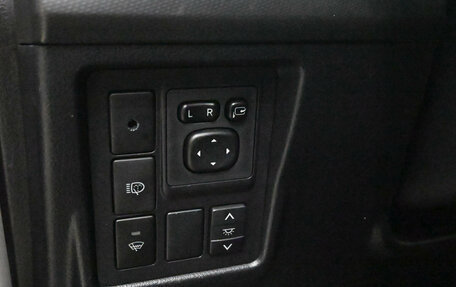 Toyota Land Cruiser Prado 150 рестайлинг 2, 2010 год, 3 120 000 рублей, 15 фотография