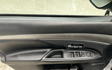 Mitsubishi Outlander III рестайлинг 3, 2013 год, 1 349 000 рублей, 14 фотография