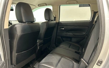 Mitsubishi Outlander III рестайлинг 3, 2013 год, 1 349 000 рублей, 11 фотография