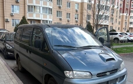 Hyundai H-1 II рестайлинг, 1999 год, 599 000 рублей, 1 фотография