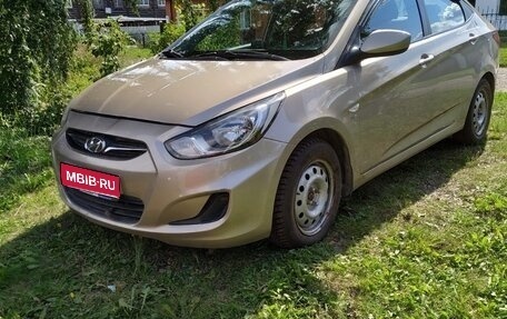 Hyundai Solaris II рестайлинг, 2012 год, 750 000 рублей, 1 фотография