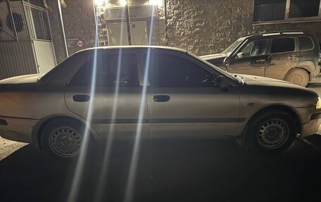 Mitsubishi Carisma I, 2002 год, 280 000 рублей, 3 фотография