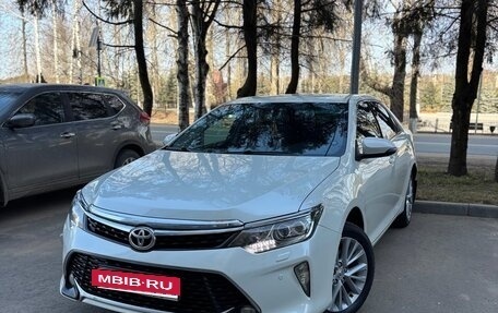 Toyota Camry, 2017 год, 2 290 000 рублей, 2 фотография