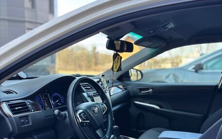 Toyota Camry, 2017 год, 2 290 000 рублей, 10 фотография