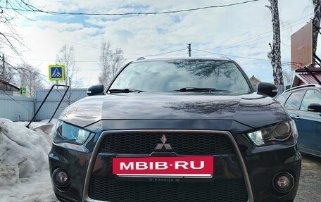 Mitsubishi Outlander III рестайлинг 3, 2010 год, 1 260 000 рублей, 2 фотография