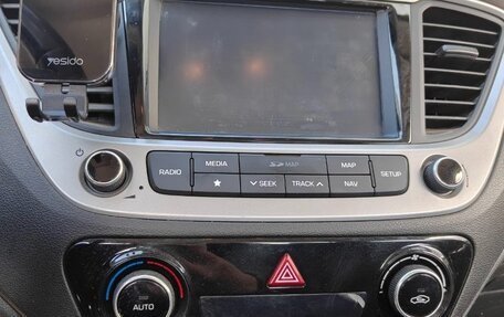 Hyundai Solaris II рестайлинг, 2017 год, 1 400 000 рублей, 4 фотография