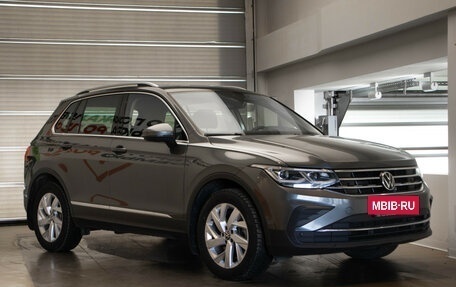Volkswagen Tiguan II, 2021 год, 3 450 000 рублей, 3 фотография