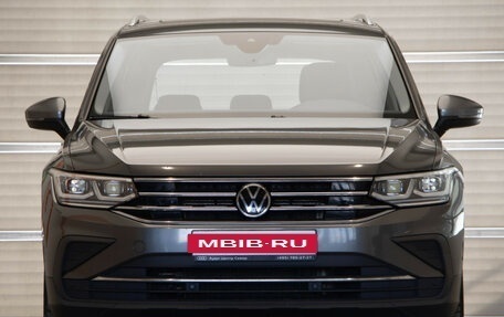 Volkswagen Tiguan II, 2021 год, 3 450 000 рублей, 2 фотография
