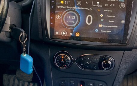 Renault Logan II, 2015 год, 780 000 рублей, 10 фотография