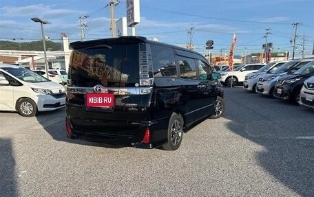 Toyota Voxy III, 2017 год, 1 600 000 рублей, 5 фотография