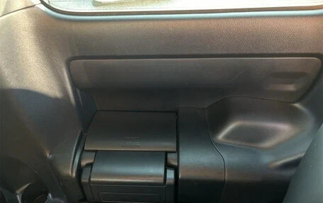 Toyota Voxy III, 2017 год, 1 600 000 рублей, 28 фотография