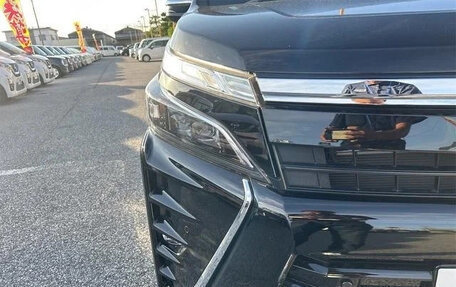 Toyota Voxy III, 2017 год, 1 600 000 рублей, 21 фотография