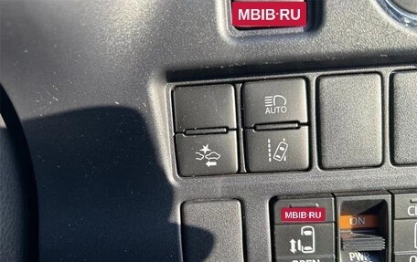 Toyota Voxy III, 2017 год, 1 600 000 рублей, 23 фотография