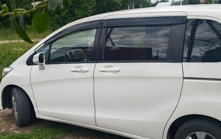 Honda Freed I, 2012 год, 800 000 рублей, 3 фотография