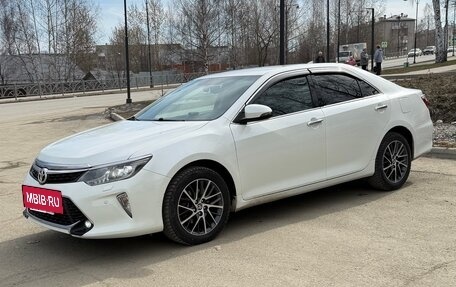 Toyota Camry, 2017 год, 2 300 000 рублей, 6 фотография