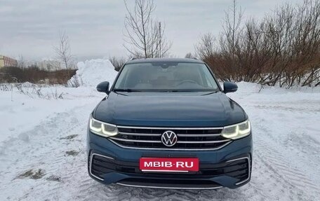 Volkswagen Tiguan II, 2021 год, 2 320 000 рублей, 1 фотография