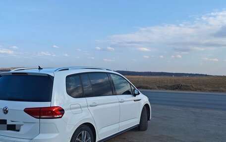 Volkswagen Touran III, 2019 год, 2 100 000 рублей, 3 фотография