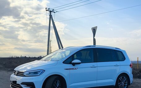 Volkswagen Touran III, 2019 год, 2 100 000 рублей, 4 фотография