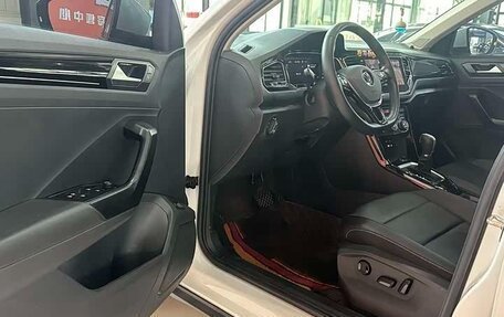 Volkswagen T-Roc I, 2022 год, 1 933 505 рублей, 2 фотография