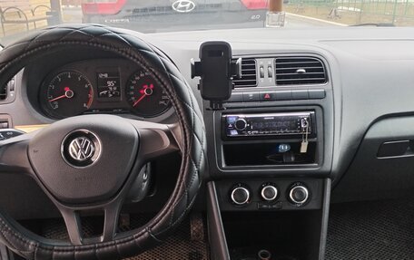 Volkswagen Polo VI (EU Market), 2015 год, 650 000 рублей, 3 фотография