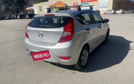 Hyundai Solaris II рестайлинг, 2011 год, 800 000 рублей, 4 фотография