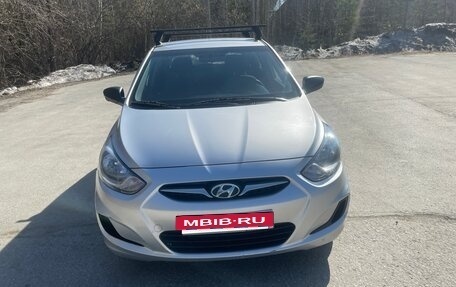 Hyundai Solaris II рестайлинг, 2011 год, 800 000 рублей, 2 фотография