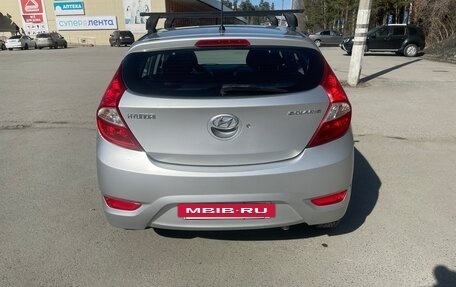 Hyundai Solaris II рестайлинг, 2011 год, 800 000 рублей, 5 фотография