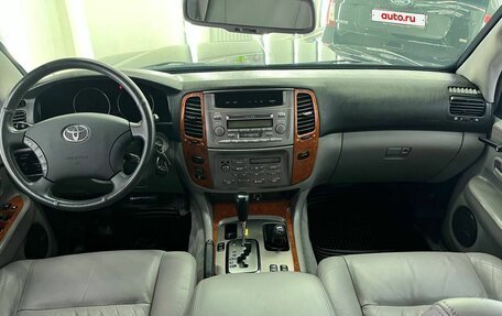 Toyota Land Cruiser 100 рестайлинг 2, 2006 год, 3 278 000 рублей, 8 фотография