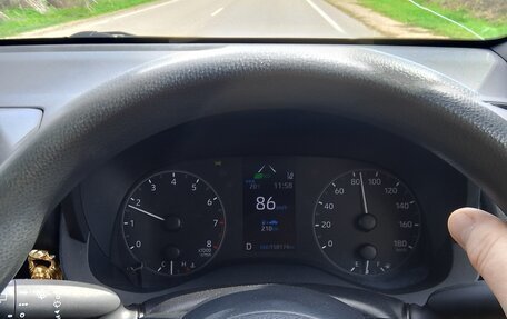 Toyota Yaris, 2020 год, 1 350 000 рублей, 21 фотография