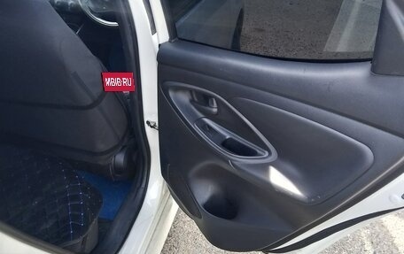 Toyota Yaris, 2020 год, 1 350 000 рублей, 9 фотография