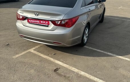 Hyundai Sonata VI, 2012 год, 990 000 рублей, 5 фотография