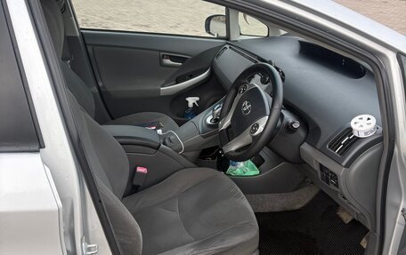 Toyota Prius, 2010 год, 820 000 рублей, 10 фотография