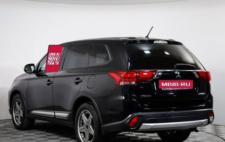 Mitsubishi Outlander III рестайлинг 3, 2016 год, 1 679 000 рублей, 8 фотография