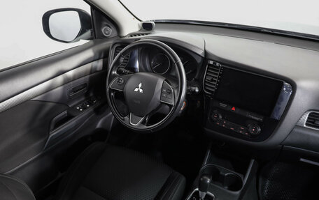 Mitsubishi Outlander III рестайлинг 3, 2016 год, 1 679 000 рублей, 9 фотография