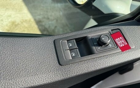 Volkswagen Caravelle T6 рестайлинг, 2017 год, 2 850 000 рублей, 10 фотография