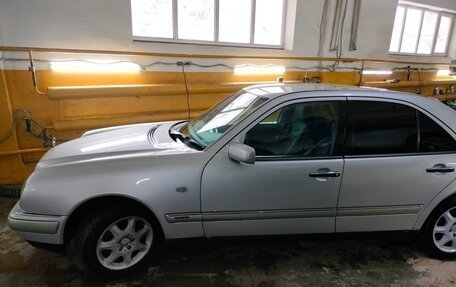 Mercedes-Benz E-Класс, 1997 год, 350 000 рублей, 5 фотография