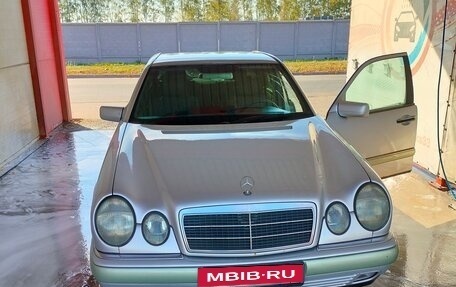 Mercedes-Benz E-Класс, 1997 год, 350 000 рублей, 2 фотография