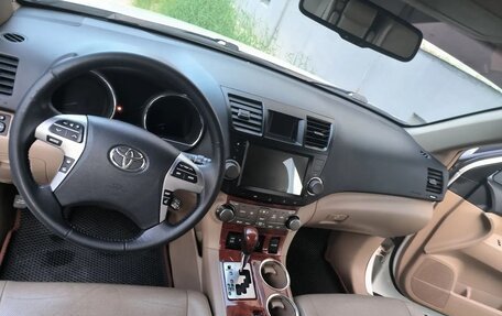 Toyota Highlander III, 2011 год, 2 000 000 рублей, 5 фотография
