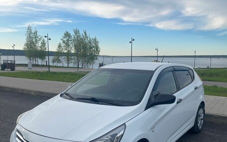 Hyundai Solaris II рестайлинг, 2015 год, 1 060 000 рублей, 2 фотография