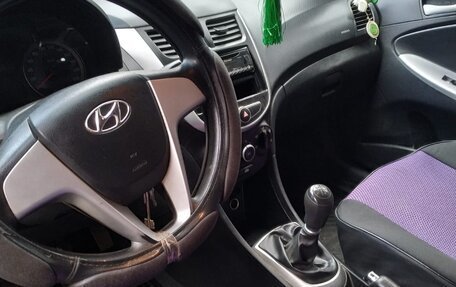 Hyundai Solaris II рестайлинг, 2012 год, 750 000 рублей, 5 фотография