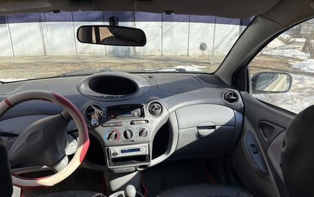 Toyota Yaris I рестайлинг, 2002 год, 340 000 рублей, 4 фотография