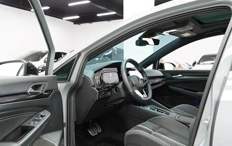 Volkswagen Golf VIII, 2022 год, 1 950 000 рублей, 8 фотография