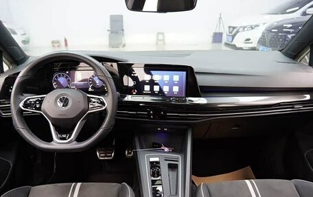 Volkswagen Golf VIII, 2022 год, 1 950 000 рублей, 10 фотография