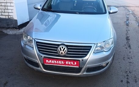 Volkswagen Passat B6, 2006 год, 599 000 рублей, 2 фотография