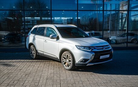 Mitsubishi Outlander III рестайлинг 3, 2018 год, 2 000 000 рублей, 5 фотография