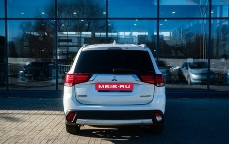 Mitsubishi Outlander III рестайлинг 3, 2018 год, 2 000 000 рублей, 4 фотография