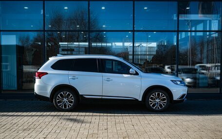 Mitsubishi Outlander III рестайлинг 3, 2018 год, 2 000 000 рублей, 8 фотография