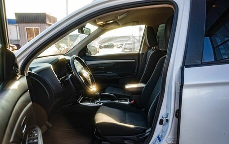 Mitsubishi Outlander III рестайлинг 3, 2018 год, 2 000 000 рублей, 12 фотография